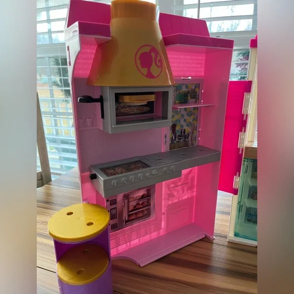 Barbie Cook ‘n Grill Restaurant Playset with Barbie Doll, 36 Pieces - Picture 9 of 12